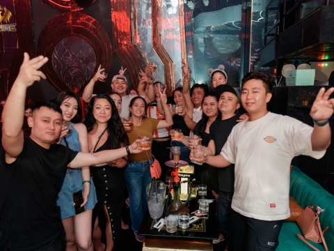 Hình ảnh khách hàng tháng 4