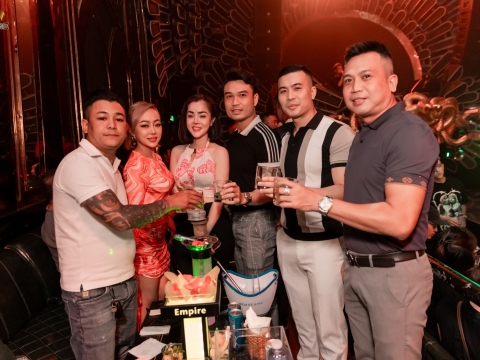 Hình ảnh khách hàng tháng 8