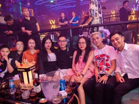 Hình ảnh khách hàng tháng 4