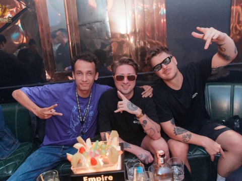 Hình ảnh khách hàng tháng 4