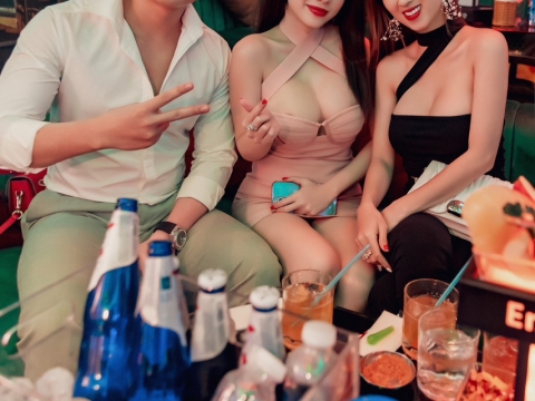 Hình ảnh khách hàng tháng 6